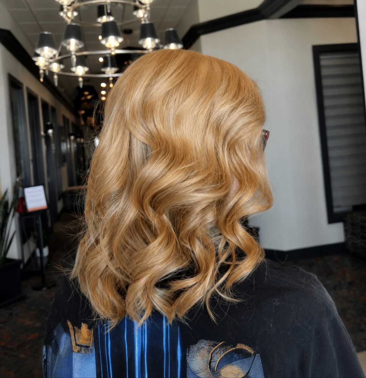 Golden blonde waves with soft texture and movement